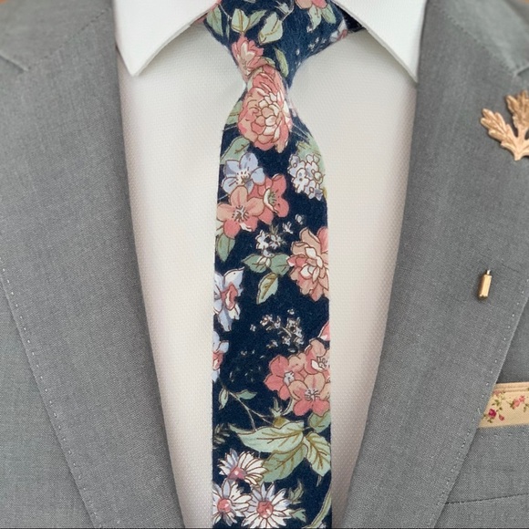 Men’s Slim Navy Blue Vintage Style Floral Necktie - Picture 2 of 7